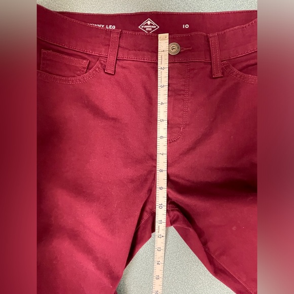 St. John's Bay Mid Rise Secretly Slender Skinny Fit Jean Women’s 10 🍁Burgundy - Picture 9 of 10